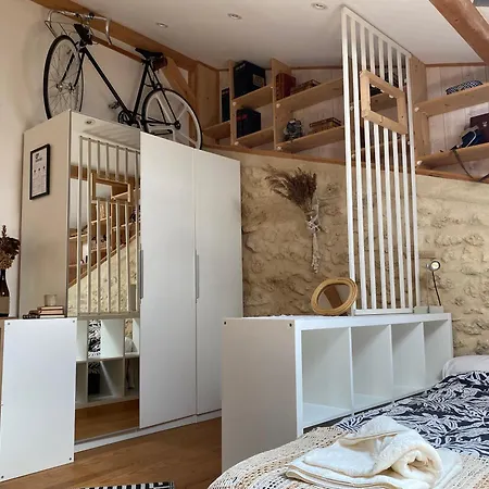 Les Atypiques Bed & Breakfast *